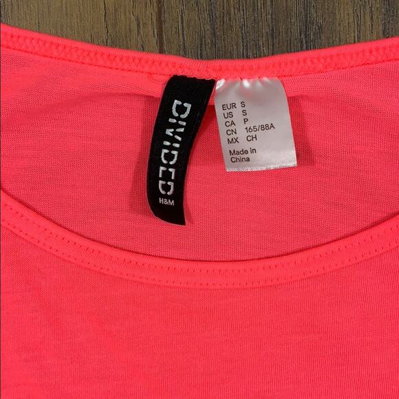 H&M Divided Celfie hot pink crop top - Picture 2 of 5